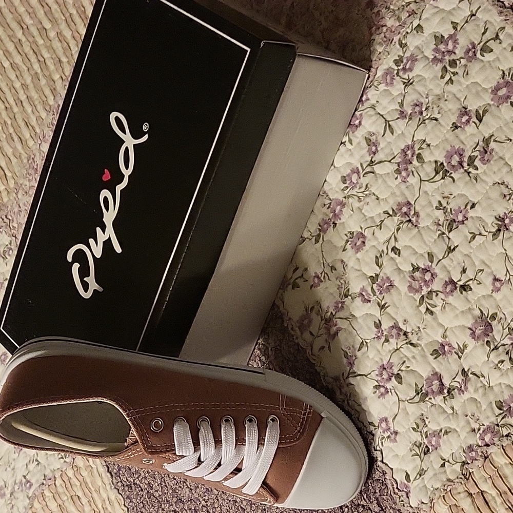 Qupid Sneakers